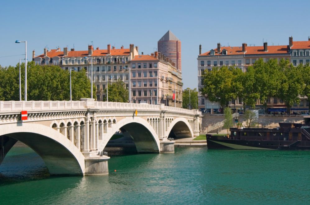 LE LYONNAIS