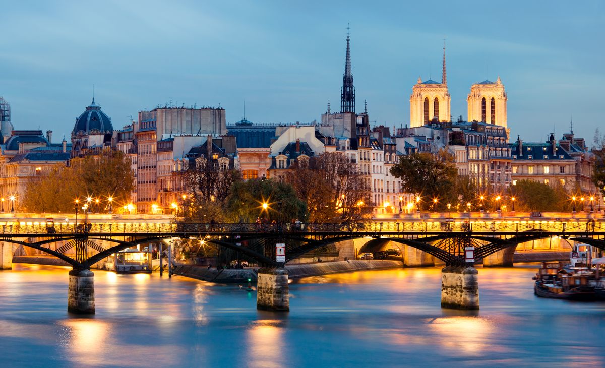 LA RENAISSANCE DE NOTRE DAME DE PARIS, L'&icirc;le de la Cit&eacute; et l'&icirc;le Saint Louis
