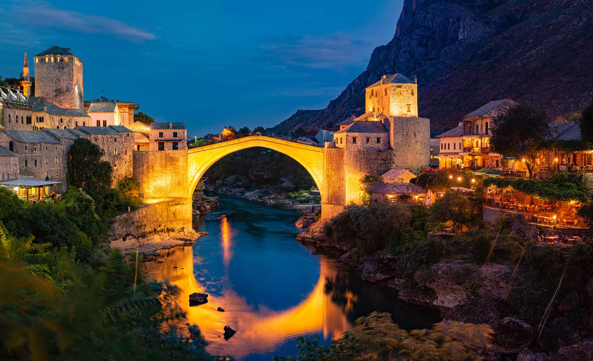 Le_vieux_pont_Mostar_Bosnie_Herzégovine©shutterstock_1935189176