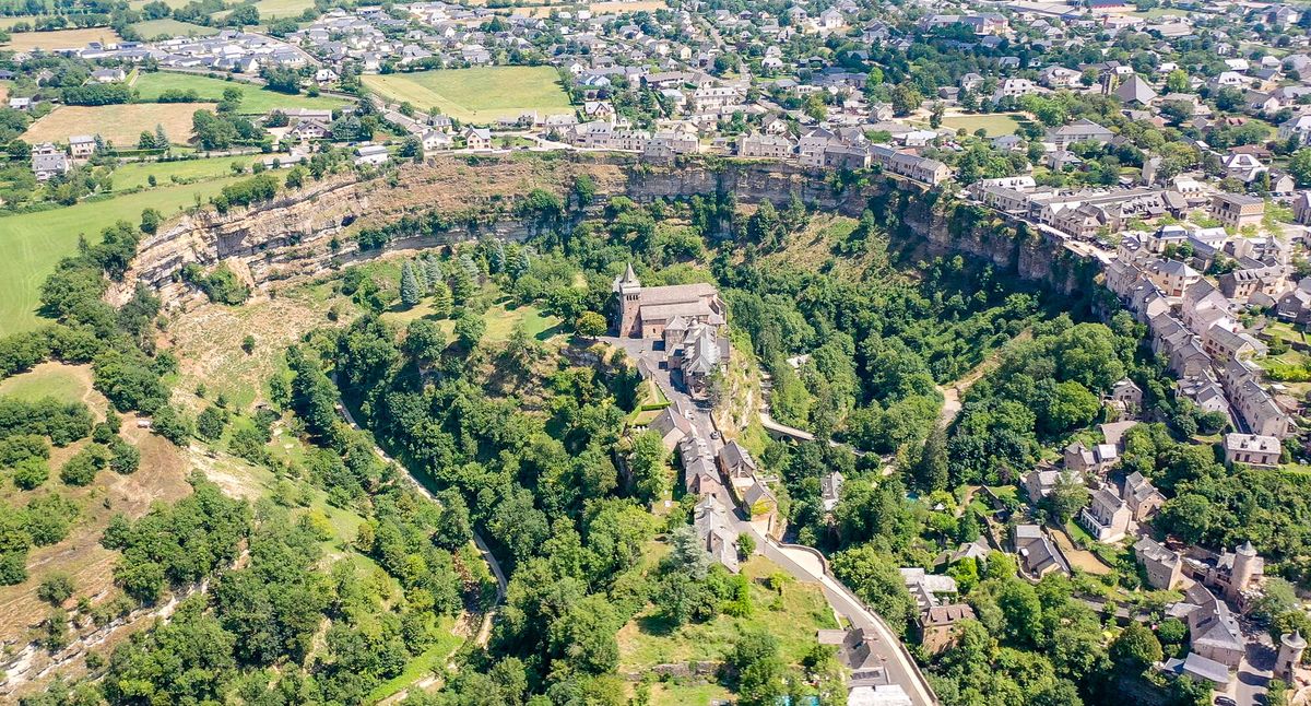 De l'Aubrac au Cantal, Volcans, burons et cités remarquables