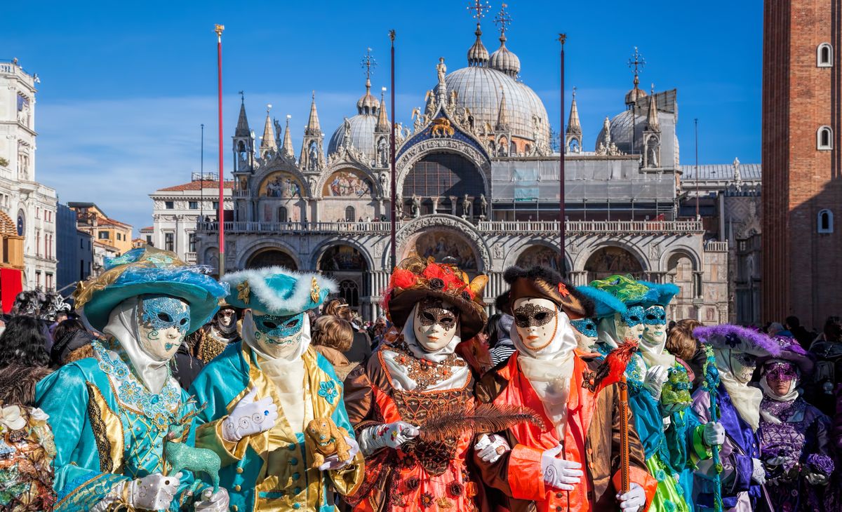 LES PLUS BEAUX CARNAVALS ITALIENS - Venise et Viareggio, au départ du Sud-Ouest