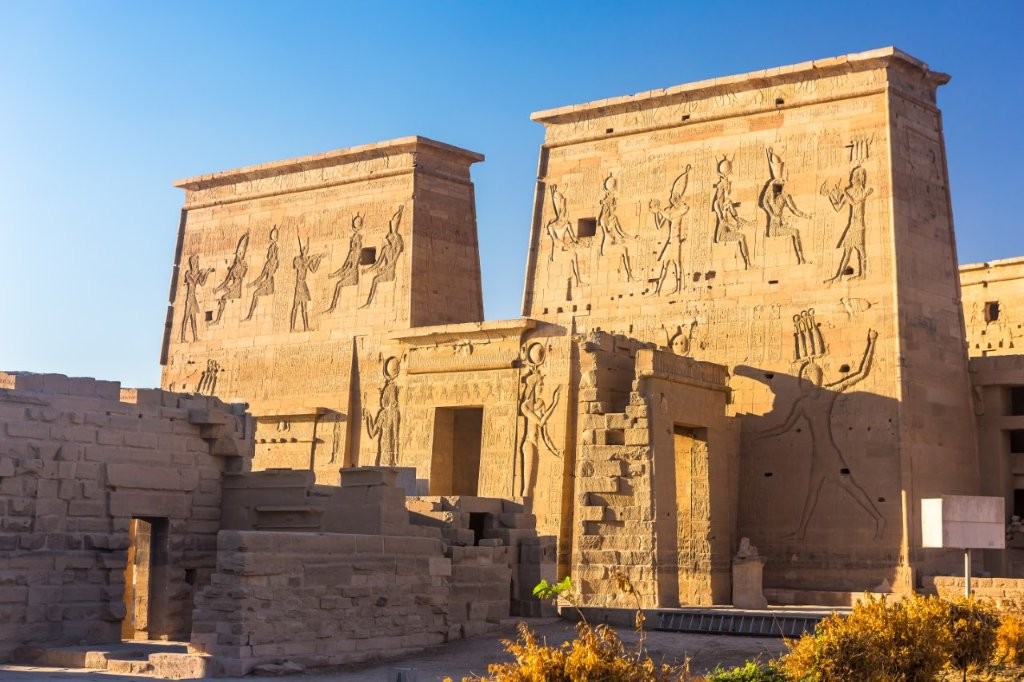 Temple_de_Philae_à_Assouan_sur_le_Nil_en_Egypte_Afrique_©shutterstock_1056859169