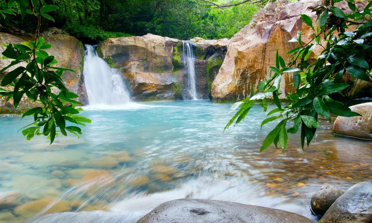 Chute_d'eau_au_parc_national_Rincon_de_la_Vieja_COSTA RICA_©shutterstock_108943892