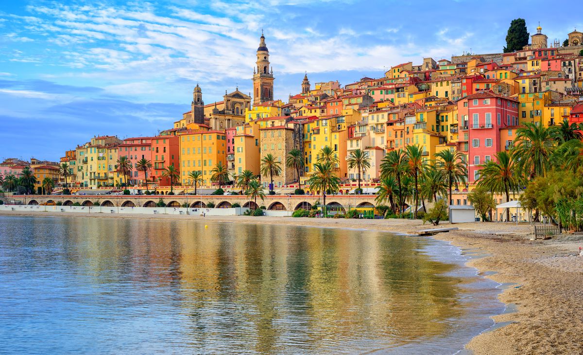 Le carnaval de Nice et la fête des citrons à Menton, au départ de la région Sud-Ouest