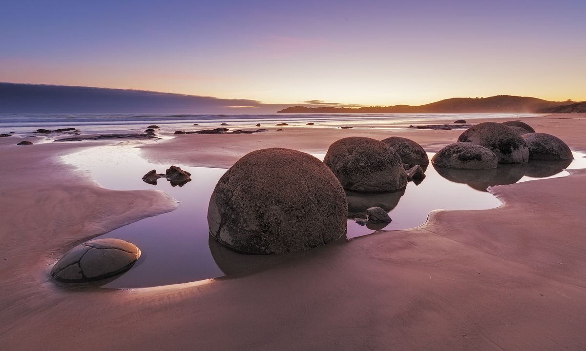 Célèbre_Moeraki_Boulders_au_lever_du_soleil_plage_de_Koekohe_île_du_sud_Nouvelle-Zélande©shutterstock_255426763