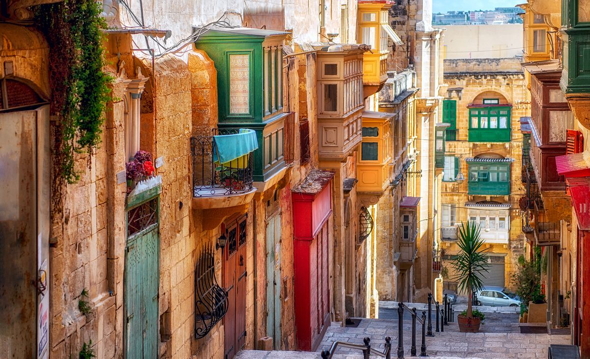 rue_étroite_de_la_valette_MALTE_©shutterstock_256853281