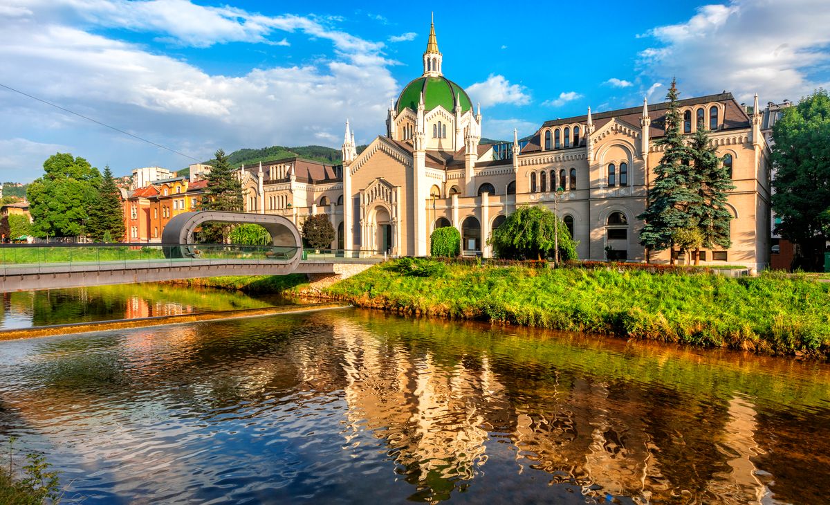 Vue_sur_le_centre_historique_de_Sarajevo_Bosnie_Herzegovine©shutterstock_1089489041