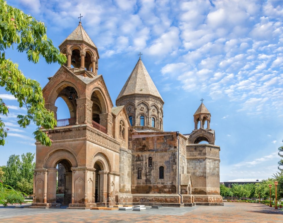 cathédrale_etchmiadzin_ARMENIE_©shutterstock_740690671 - Copie
