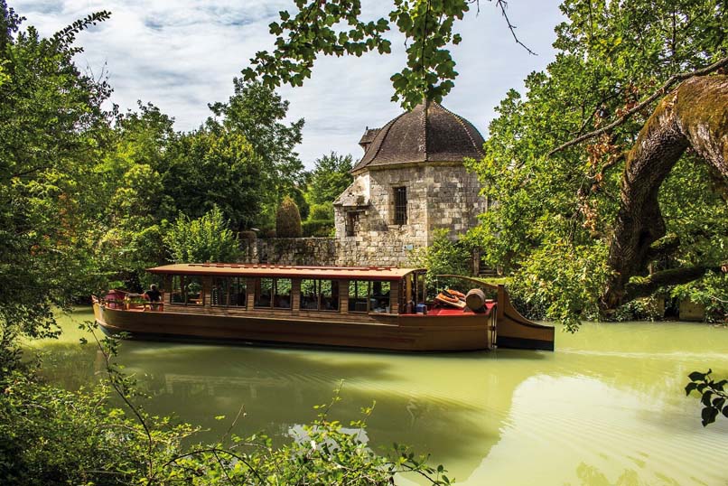 DEJEUNER CROISIERE SUR LA BAISE