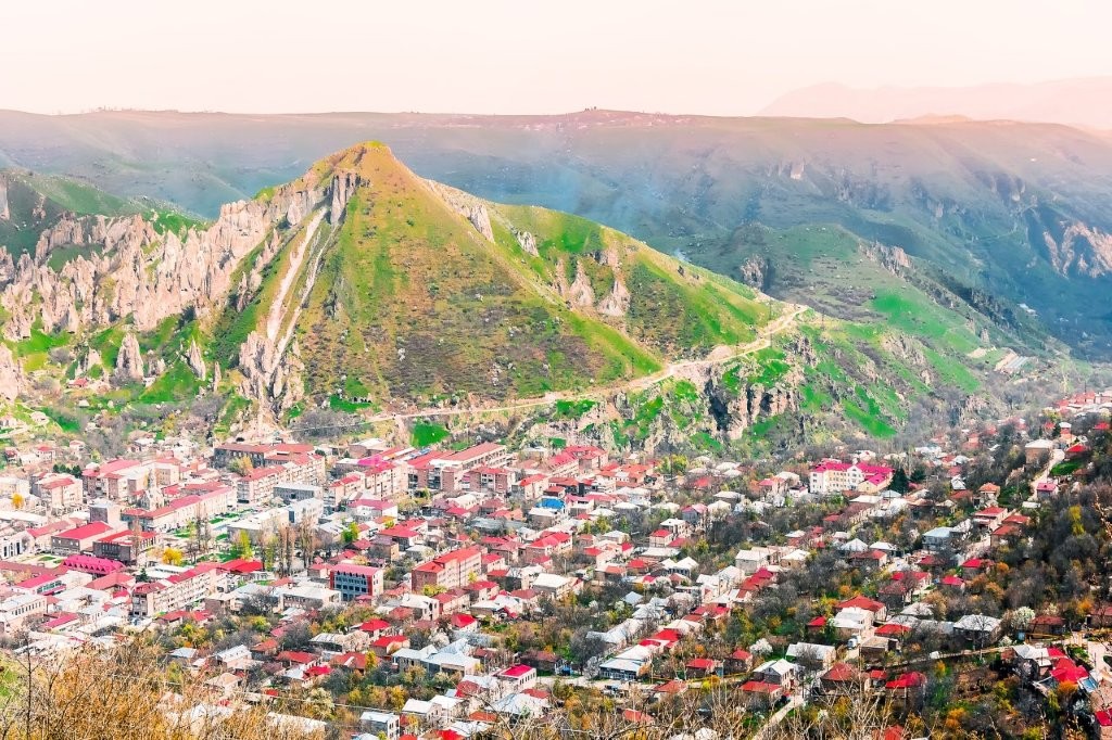 Ville_de_goris_ARMENIE_©shutterstock_1383221882