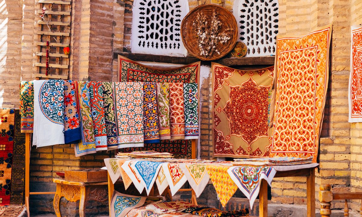 La_large_gamme_de_tapis_fabriqués_à_la_main_KHIVA_Ouzbékistan©shutterstock_531105466