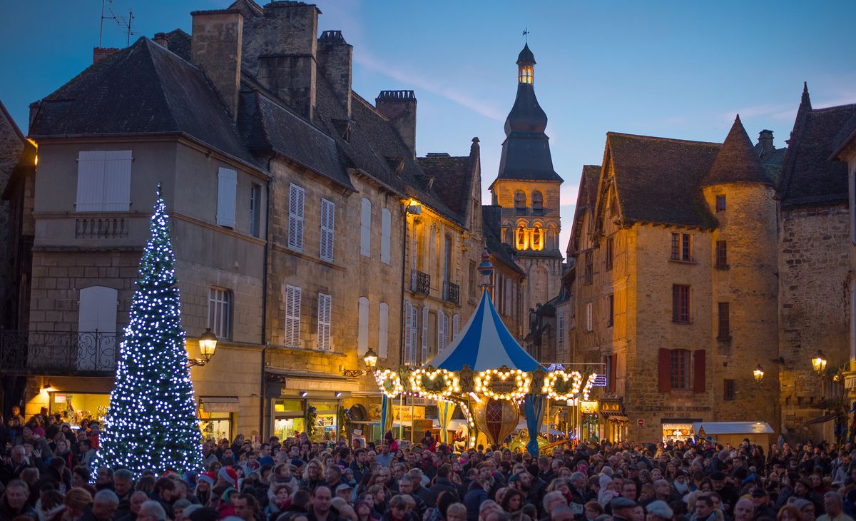 Marché de Noël à Sarlat et marchés gourmand, au départ de Saintes et du 16