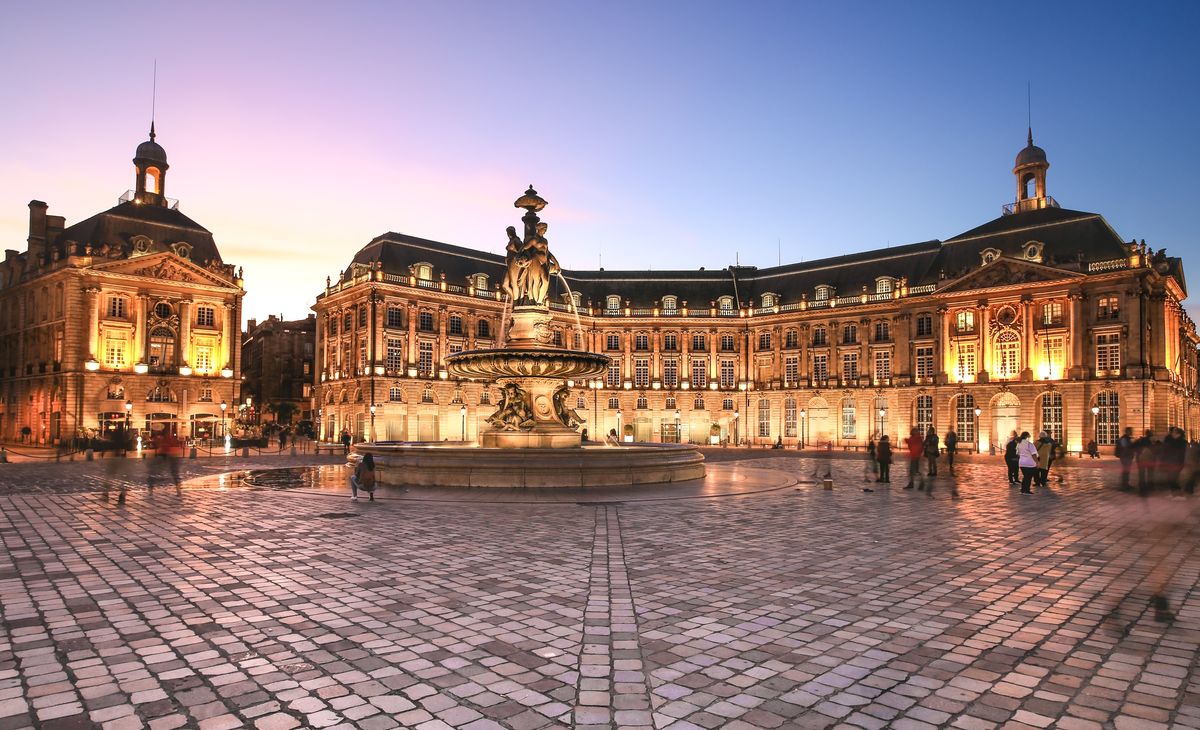 BORDEAUX, Les Bassins de lumi&egrave;res et d&eacute;jeuner croisi&egrave;re sur la Garonne, au d&eacute;part de Saintes et du 16