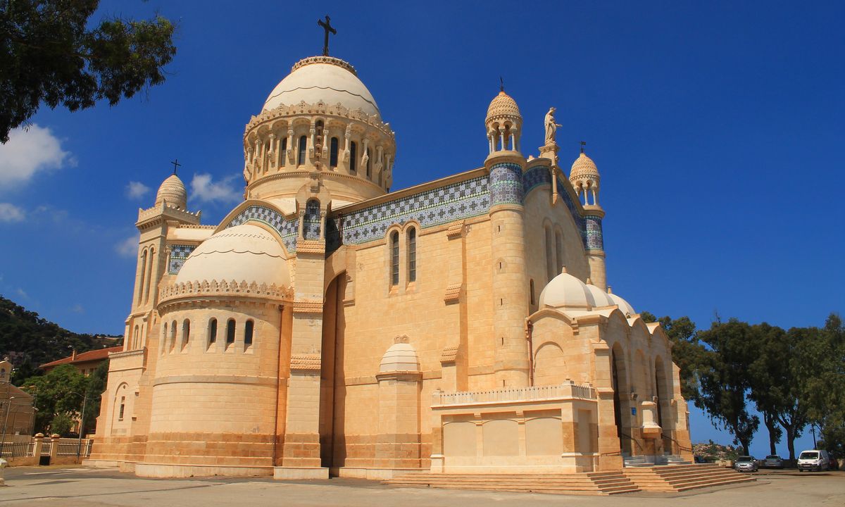 Basilique_Notre-Dame_d'Afrique_Alger_Algérie©shutterstock_490835506