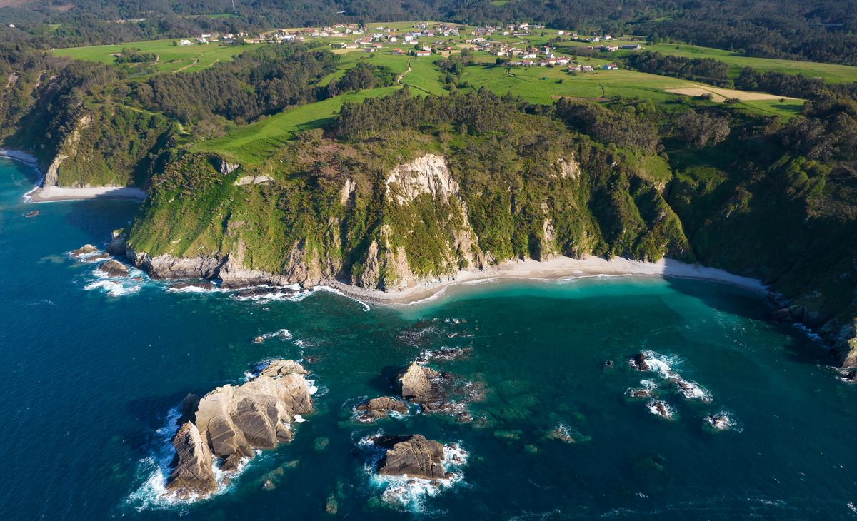LA SAUVAGE GALICE - En passant par St Jacques de Compostelle